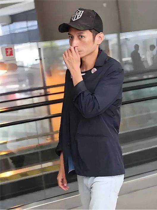 李维嘉沉浸2年后近照曝光EVO真人平台48岁的(图3)
