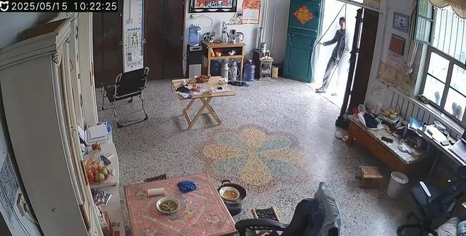 密老公却声称是误会网友表示：教教我EVO真人平台女子在监控发现老公秘(图3)